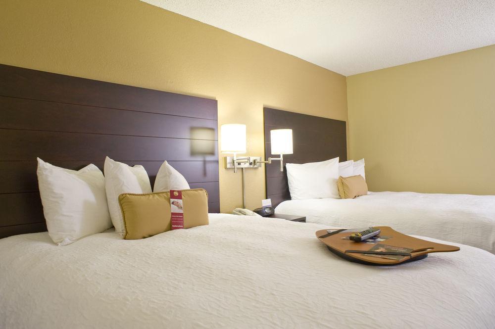 Hampton Inn Старквилл Экстерьер фото